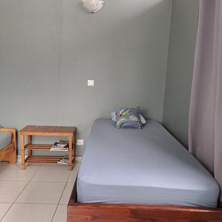Laure Hebergement Faaa Habitación foto